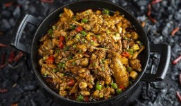 餐饮爆料牛蛙视频播放,网红视频带你探秘烹饪过程